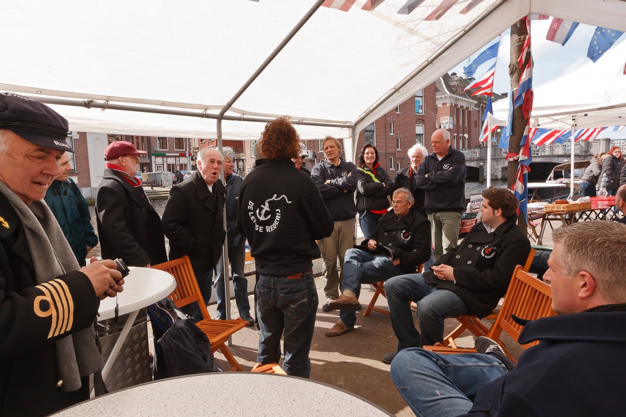 10 april 2012 Arjan de Lange belt mij op en vraagt of ik mee wil varen naar de Opening van het Leids Waterseizoen.
